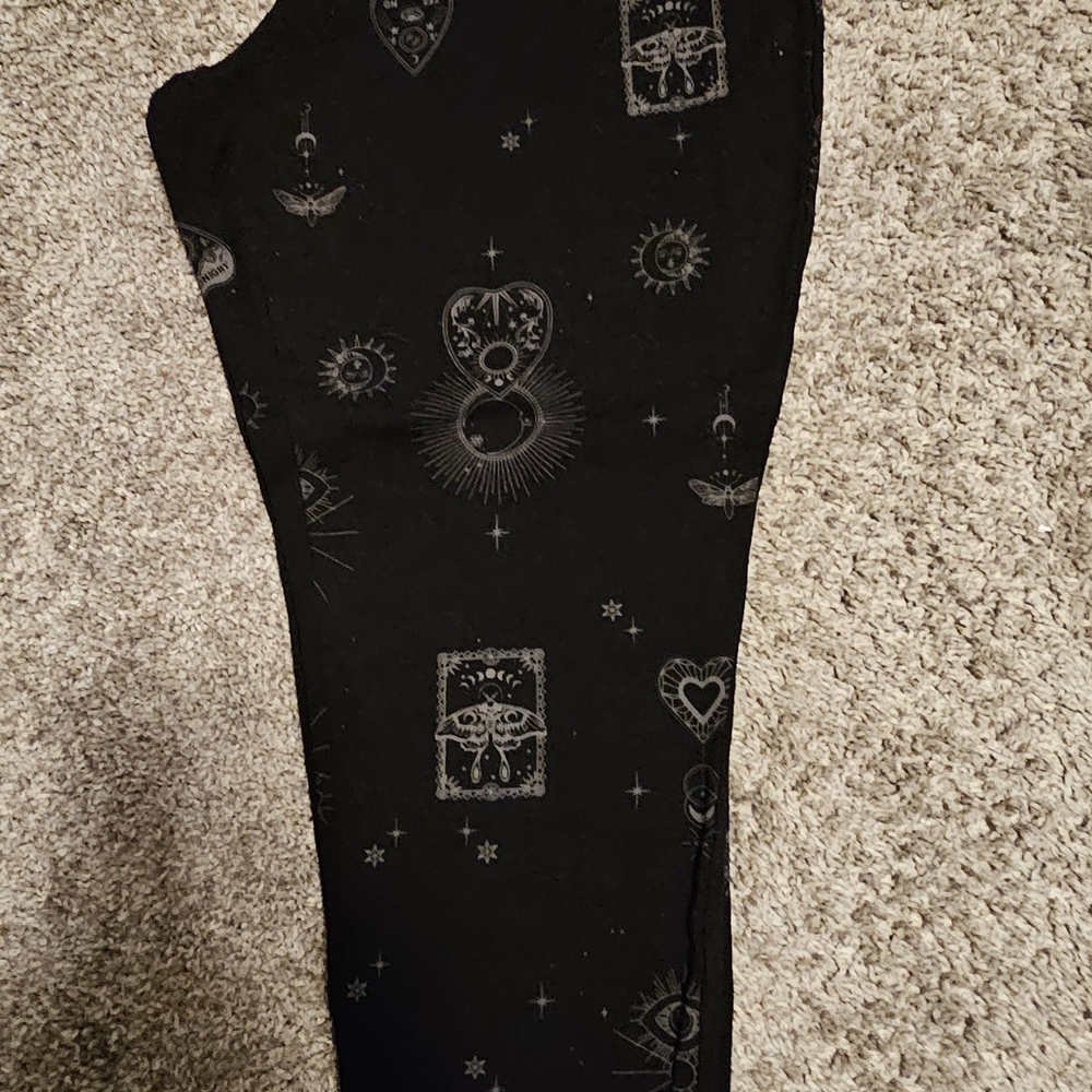 EUC Torrid Black Mystical Pattern Leggings Sz 2